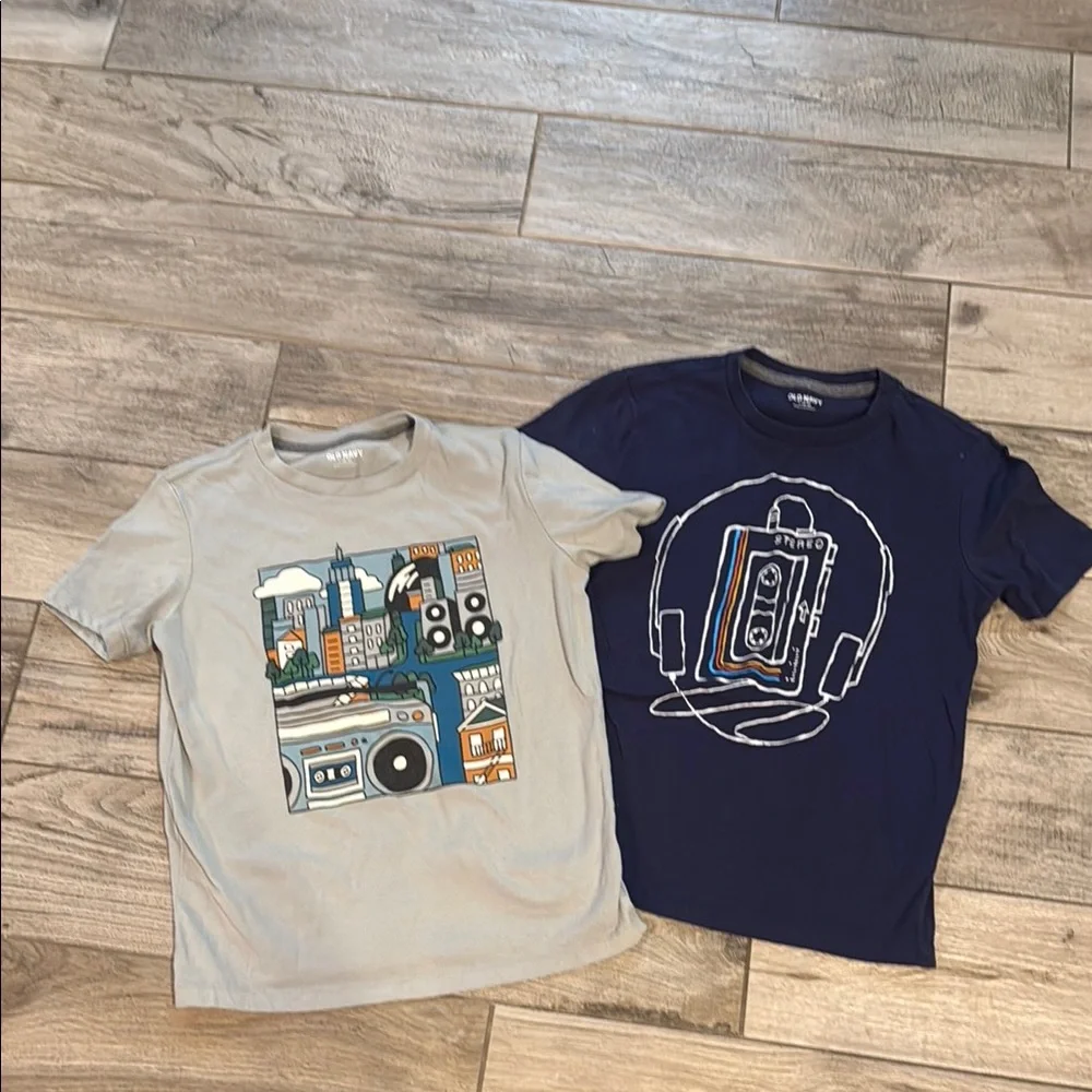 Bundle of 2 Old Navy t-shirts, sz L